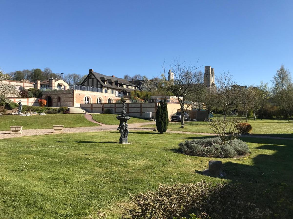 Demeures & Chateaux Hotel Domaine Le Clos Des Fontaines Jumieges Exterior photo